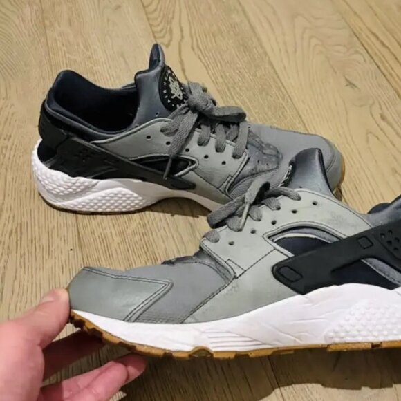 Nike Air Huarache “Cool Grey / Black / Gum - Picture 6 of 7